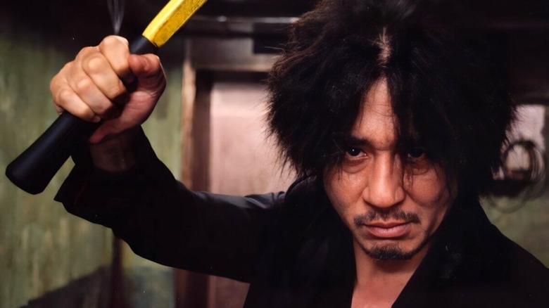 Dae-su holds a hammer