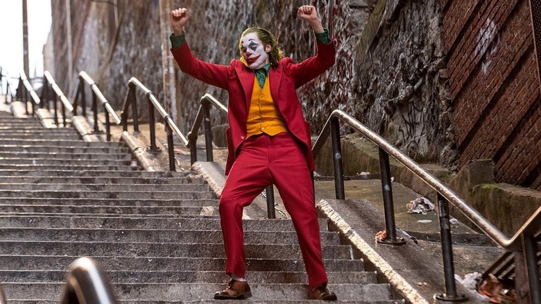 Joaquin Phoenix dances on steps