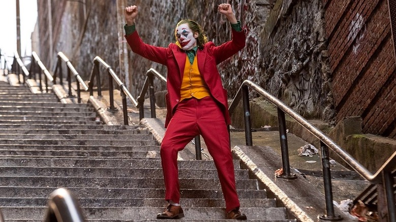 Joaquin Phoenix dances on steps