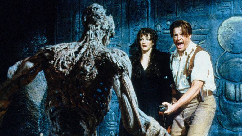 Rick and Evelyn cornered by the mummy