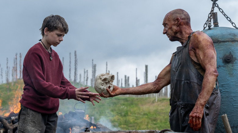 Dr. Kelson hands Spike a skull in "28 Years Later" (2025)