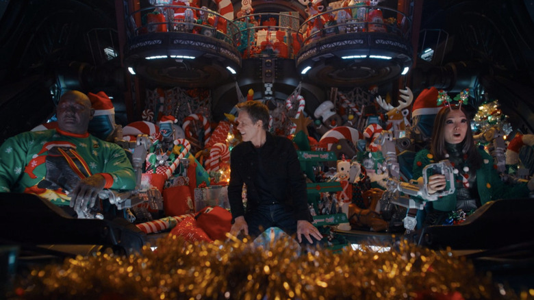 Kevin Bacon flying in Mantis and Drax's spaceship