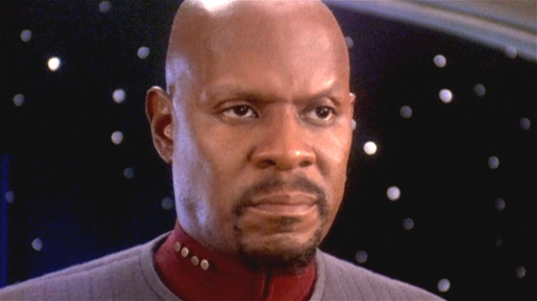 Sisko looks right