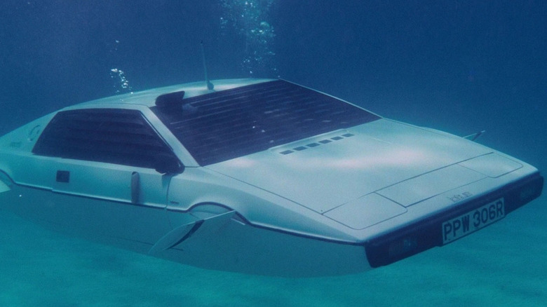 Submarine Lotus Esprit