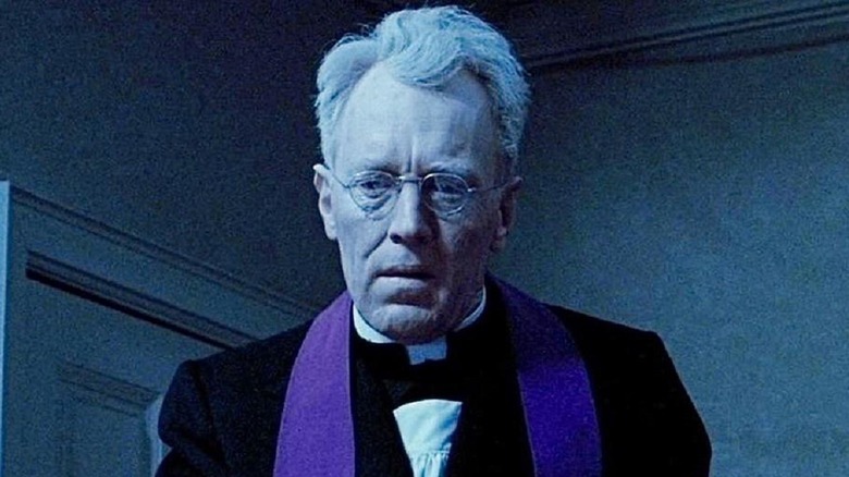 Max von Sydow looking down