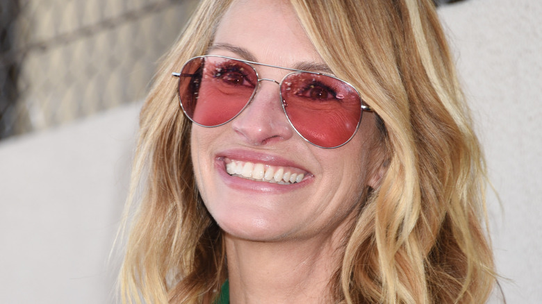 Julia Roberts sunglasses