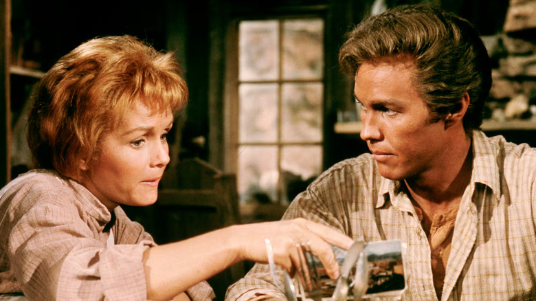 Molly and Johnny Brown inspecting a postcard in The Unsinkable Molly Brown