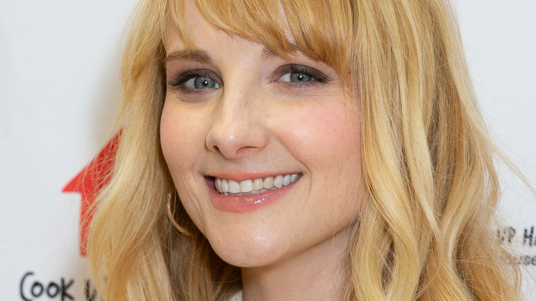 Melissa Rauch smiling 