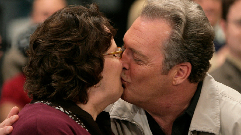 Phyllis and Bob Vance kissing