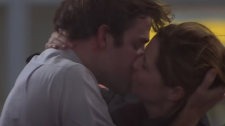 Jim and Pam kiss in rain