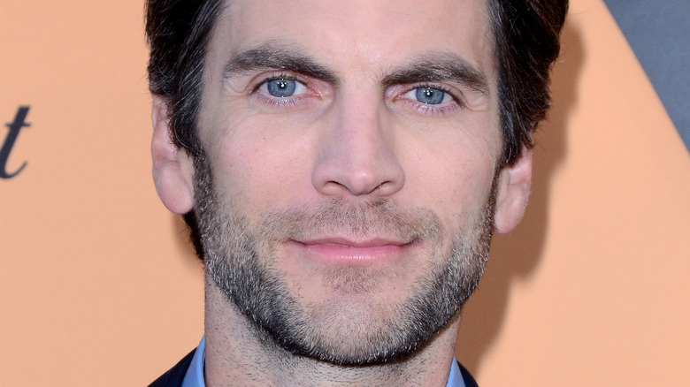 Wes Bentley posing