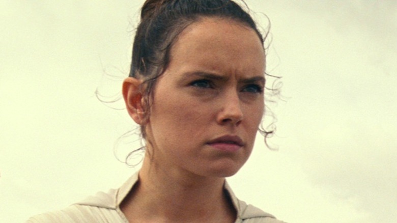 Rey gritting her teeth