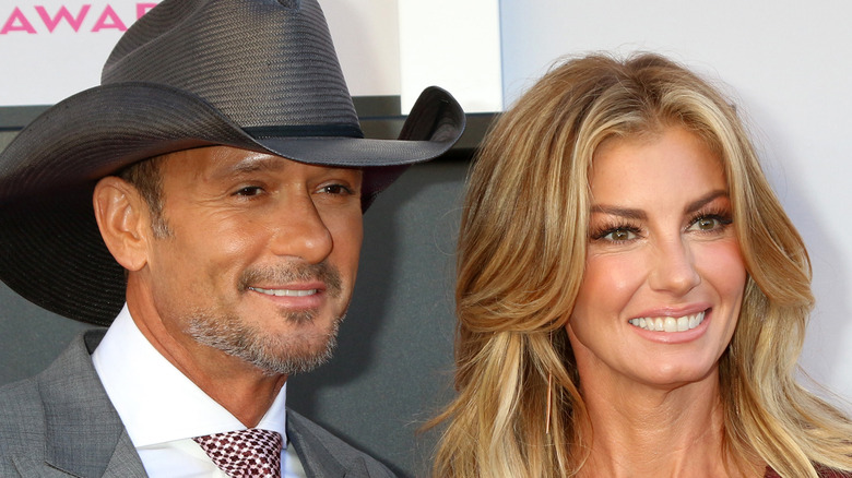 Tim McGraw and Faith Hill smiling