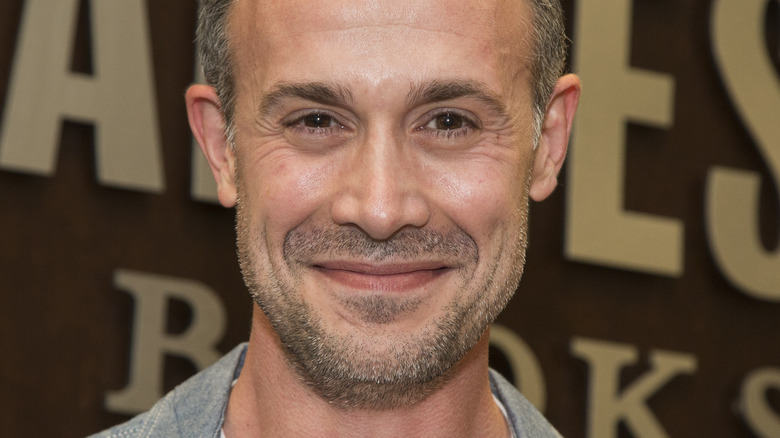 Freddie Prinze Jr. smiling