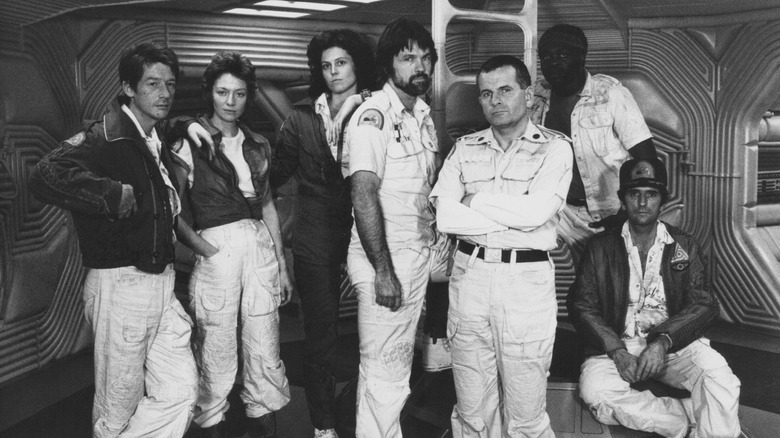 The cast of Alien posing