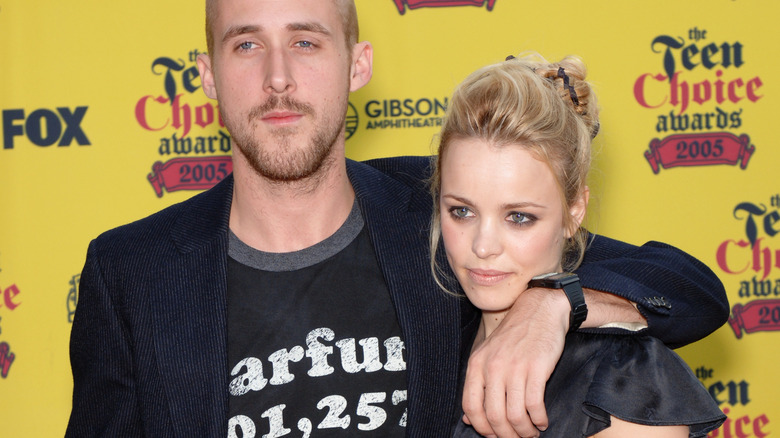 Ryan Gosling and Rachel McAdams posing