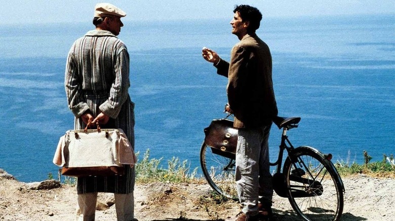 Pablo Neruda and Mario Ruoppolo talking by the ocean in Il Postino: The Postman (1995)