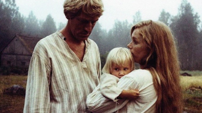 Karl and Kristina Nilsson tending to their child in The Emigrants (1971)