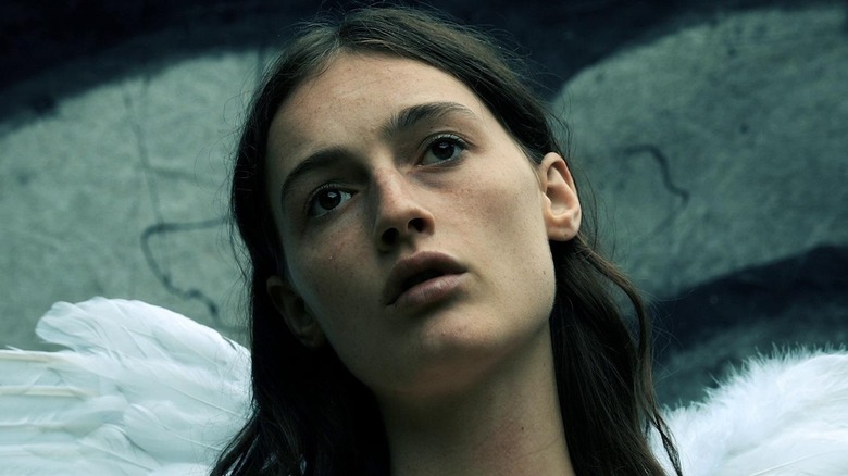 Eve wearing angel wings in Where the Devil Roams (2023)