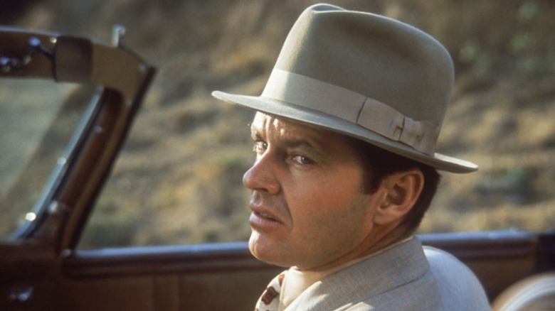 Jakes Gittes in car