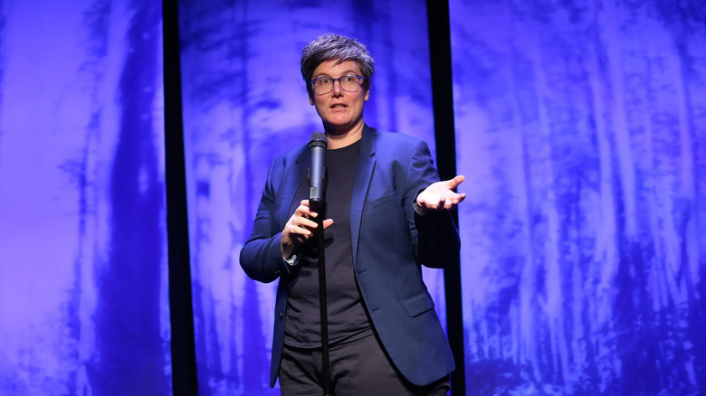 Hannah Gadsby expressing their experiences in "Hannah Gadsby: Nanette" (2018)