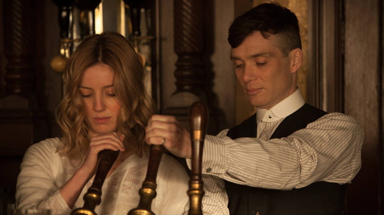 Tommy and Grace pulling pints in Peaky Blinders