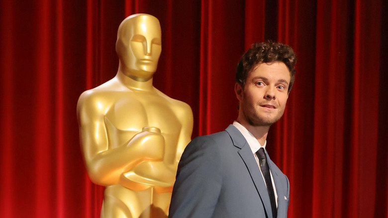 Jack Quaid next to Oscar statue