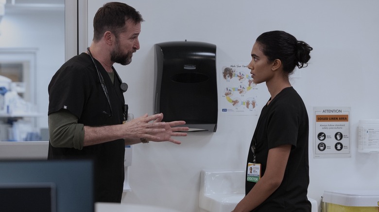 Robby and Samira talking on The Pitt