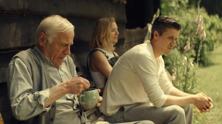 Matthias and family sitting outside