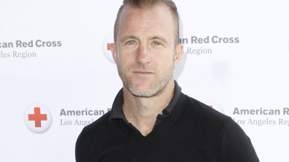 Scott Caan at an American Red Cross event