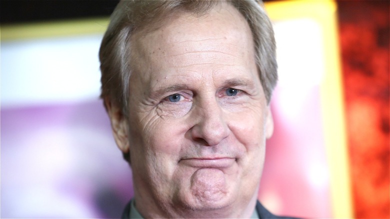 Jeff Daniels smirking