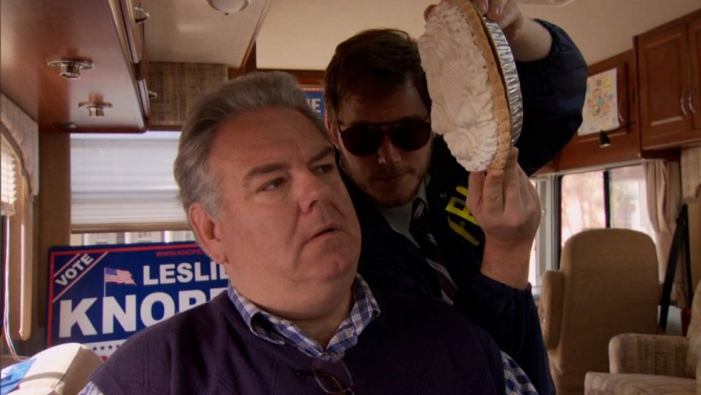 Jim O'Heir and Chris Pratt in Parks and Recreation