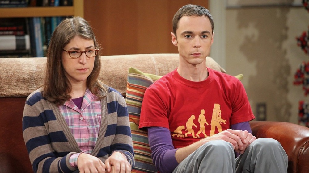 Amy and Sheldon on couch