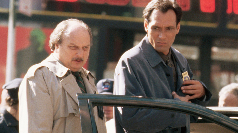 Sipowicz and Simone outside car