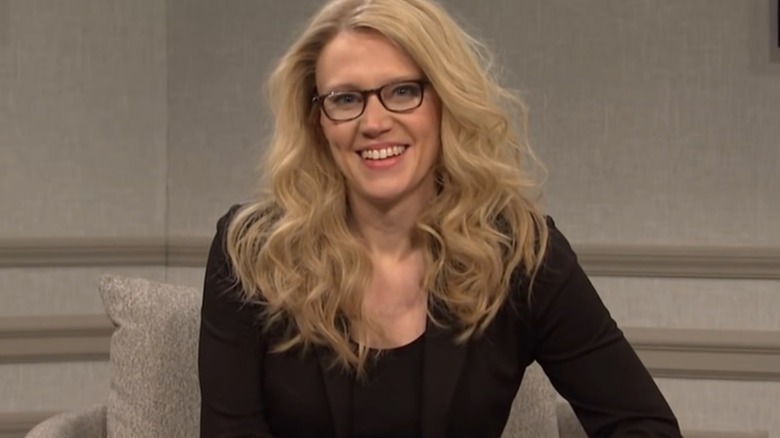 Kate McKinnon smiling on SNL
