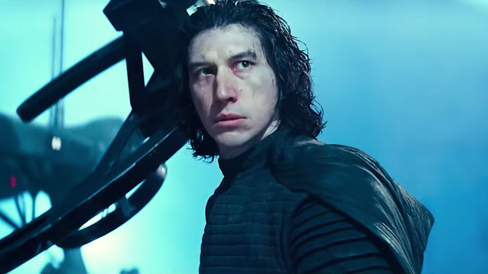 Kylo Ren The Rise of Skywalker new helmet