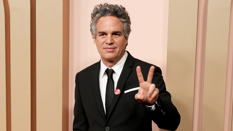 Mark Ruffalo peace sign