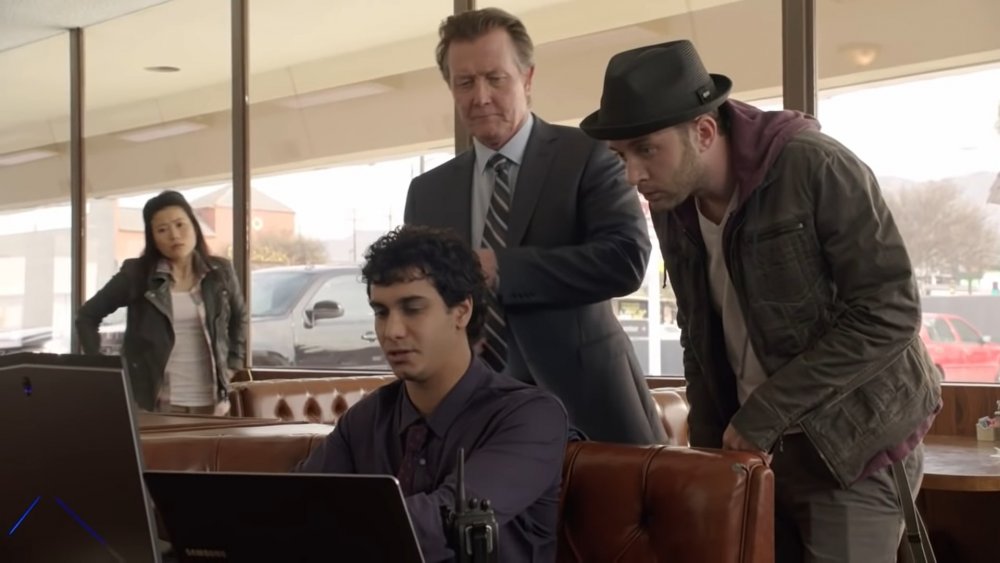 Cabe (Robert Patrick) watches Walter (Elyes Gabel) work on Scorpion