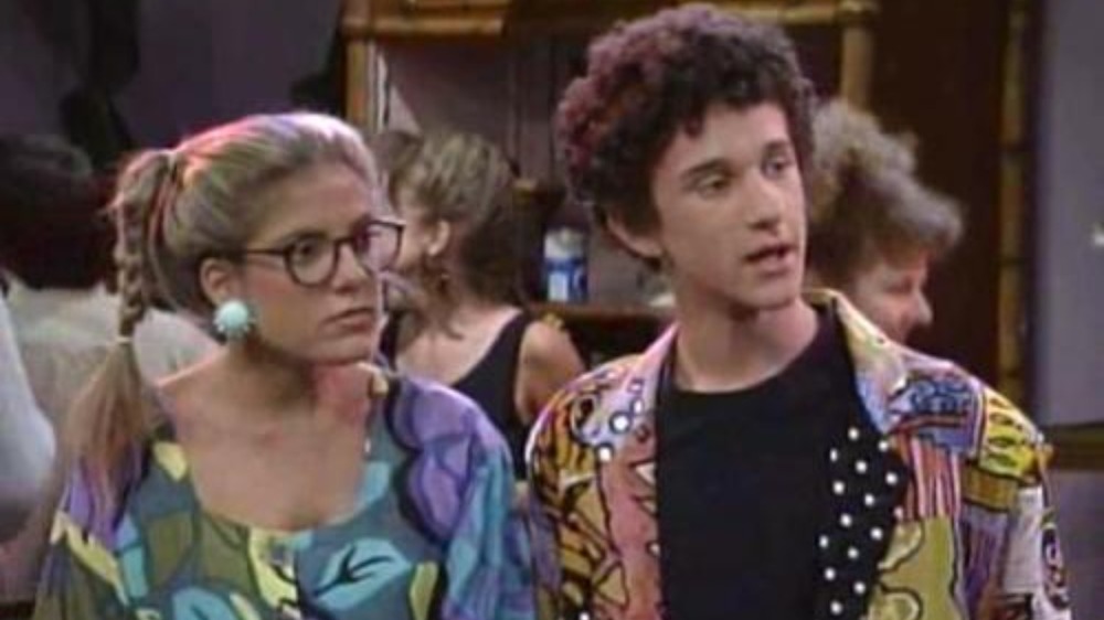 Screech (Dustin Diamond) with his girlfriend Violet (Tori Spelling) on Saved by the Bell