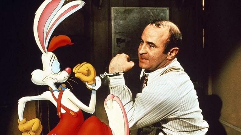 Roger Rabbit handcuffed to Eddie Valiant