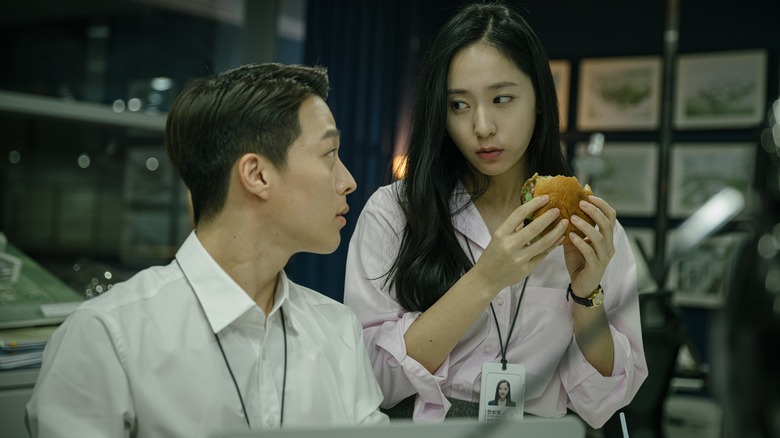 Jang-hyuk and Bo-yeong talking