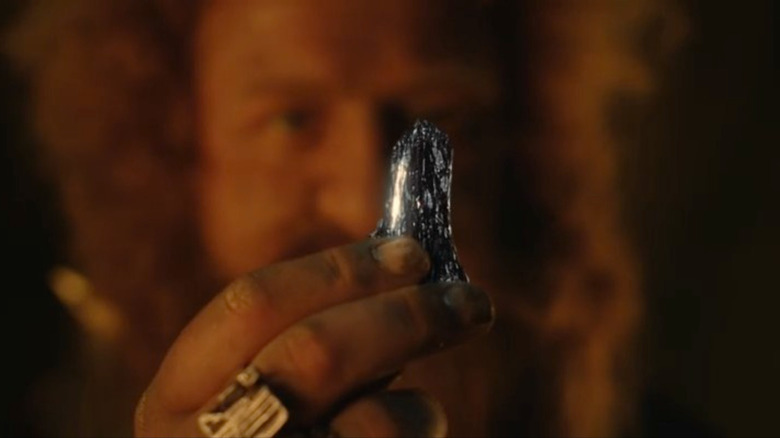 Durin holds up mithril