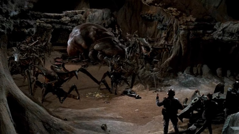 Troopers are trapped by arachnids in "Starship Troopers" (1997)
