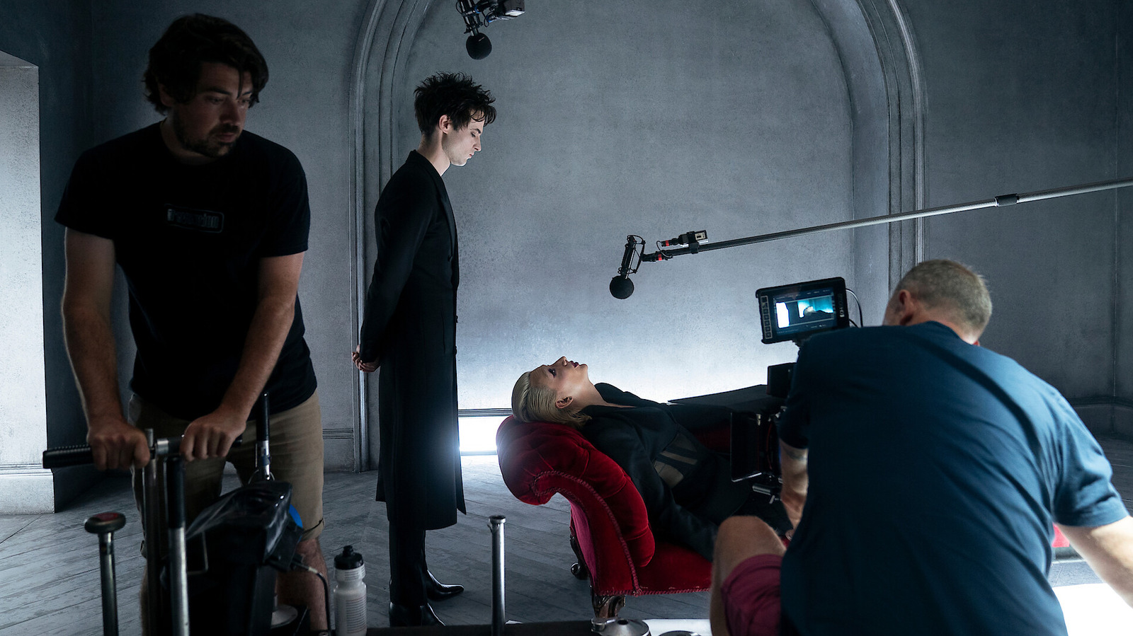 The Sandman Season 2: Netflix Reveals First Look At Dream & Desire As Filming Resumes – Looper