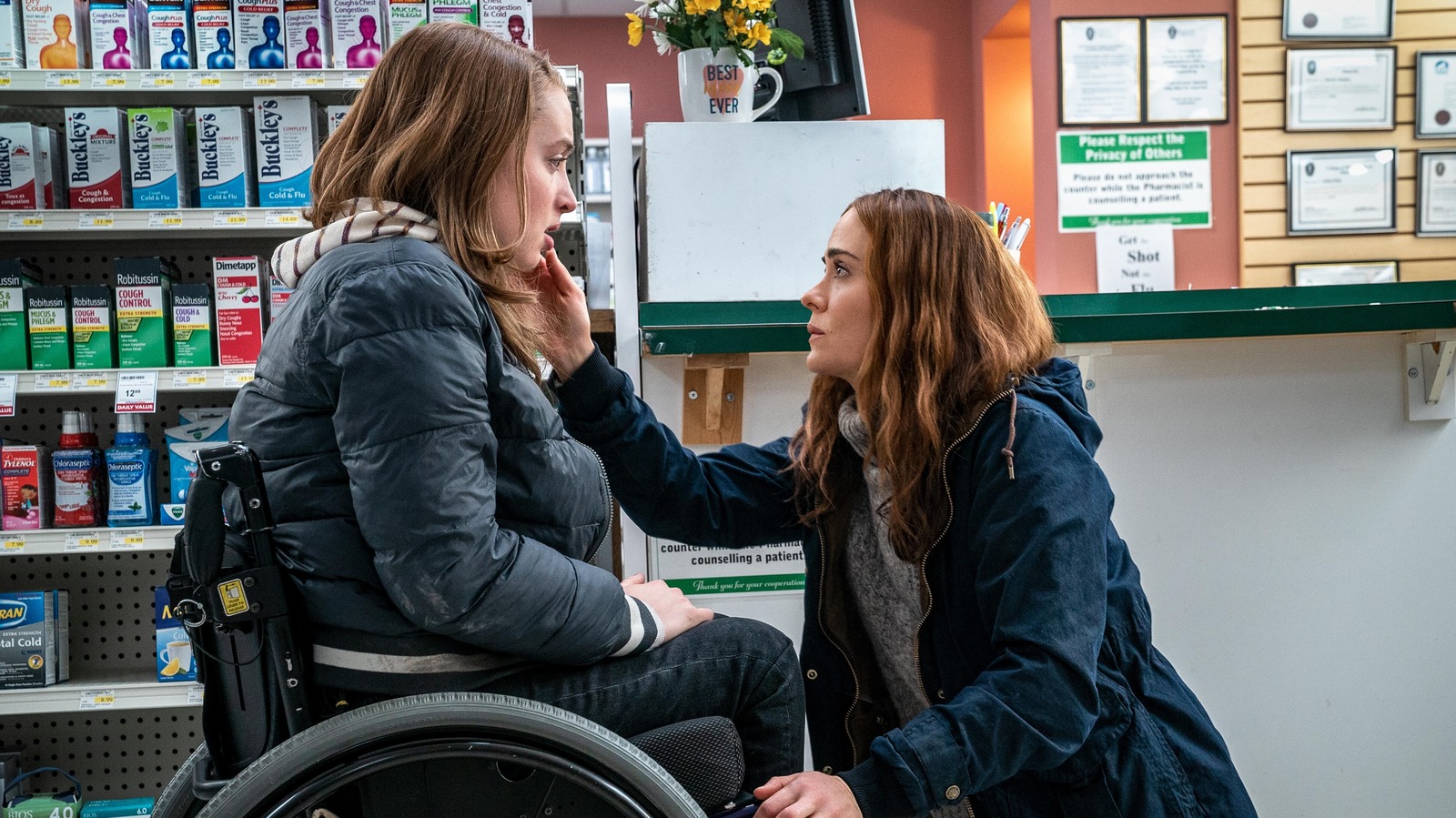 The Sarah Paulson Thriller That Everyone's Glued To On Hulu