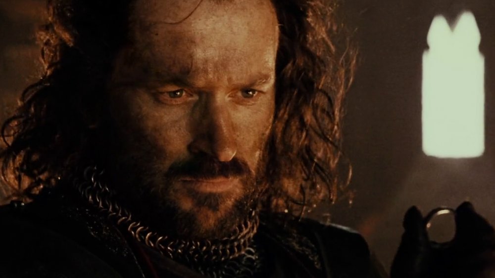 Isildur gazes on the One Ring