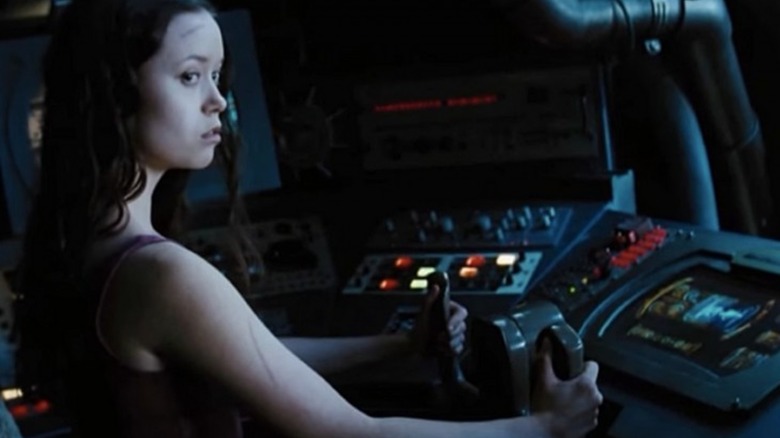 River flying the Serenity in Serenity (2005)