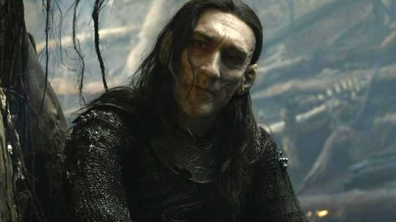 Adar features a river in his neck armor