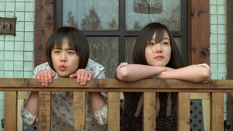 Bae Su-mi and Bae Su-yeon in A Tale of Two Sisters