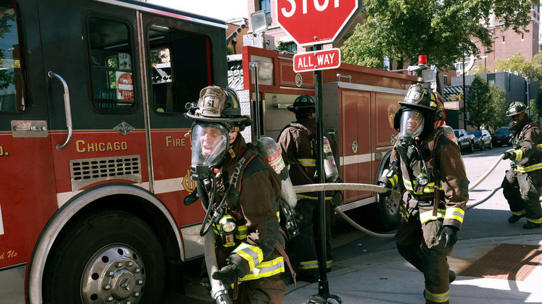 Darren Ritter and Lieutenant Christopher Hermann running with the hose on Chicago Fire